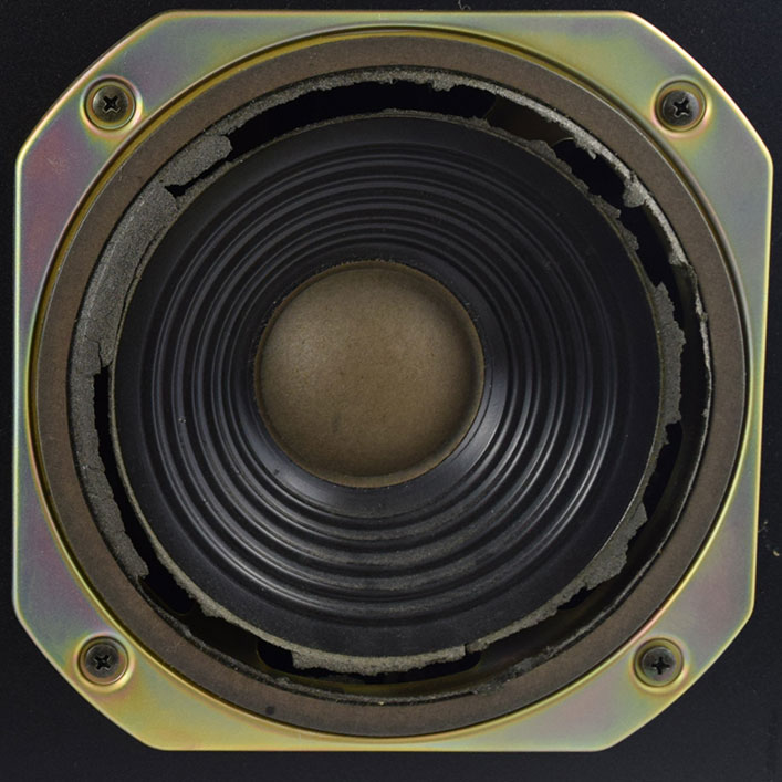 AKAI Vintage Speaker Damaged